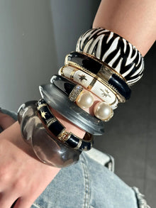 Luxury Vintage Black White Oil Drop Wide Metal Bracelet for Women Girl Autumn Winter Retro Bangle HUANZHI 2025 NEW