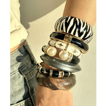Luxury Vintage Black White Oil Drop Wide Metal Bracelet for Women Girl Autumn Winter Retro Bangle HUANZHI 2025 NEW