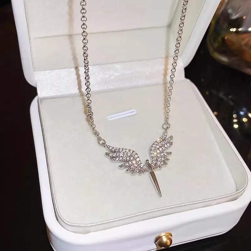 Retro Light Luxury White Angel Wings Necklace for Women Exquisite Personality Stainless Steel Clavicle Chain Jewelry