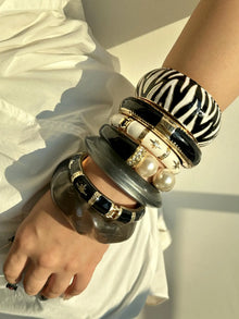 Luxury Vintage Black White Oil Drop Wide Metal Bracelet for Women Girl Autumn Winter Retro Bangle HUANZHI 2025 NEW