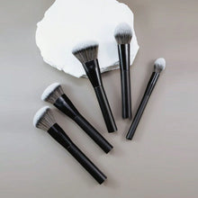 5-Piece Facial Makeup Brush Set: Foundation Brush, Loose Powder Brush, Blush Brush, Concealer Brush, Contour Brush, Blending Brush. High-End Makeup Brushes with Oil-Sprayed Handles for a Comfortable Feel. Professional-Grade M